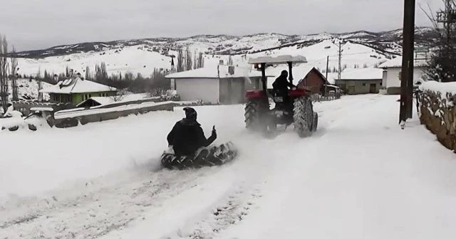 Traktör tekeri ile kayak keyfi