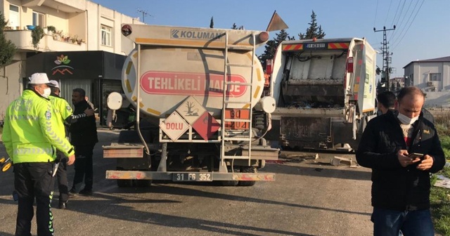 Yakıt tankeri çöp kamyonuna çarptı, temizlik işçisi hayatını kaybetti