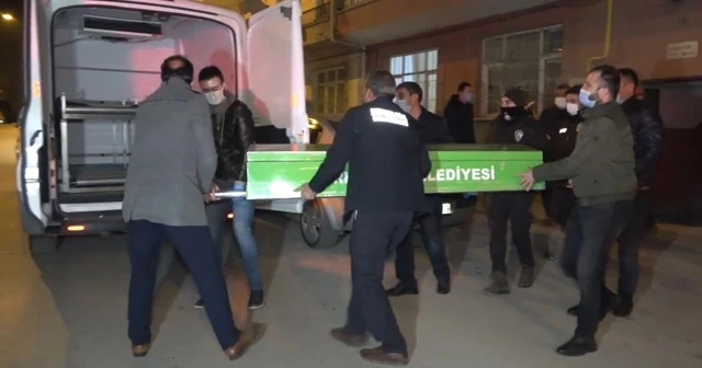 Yaşlı adam evinde ölü bulundu