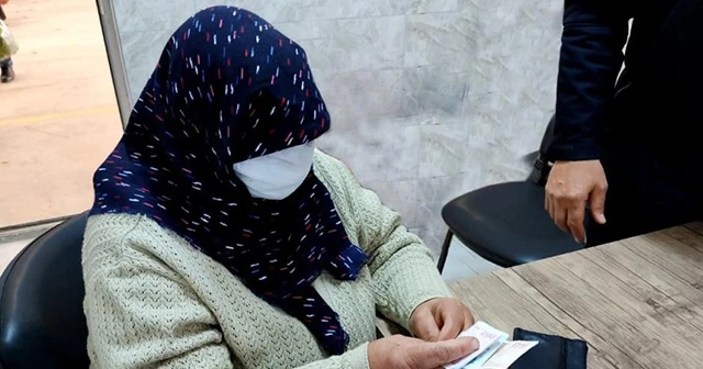 Yaşlı kadın 2 ay önce kaybolan para dolu cüzdanına kavuştu