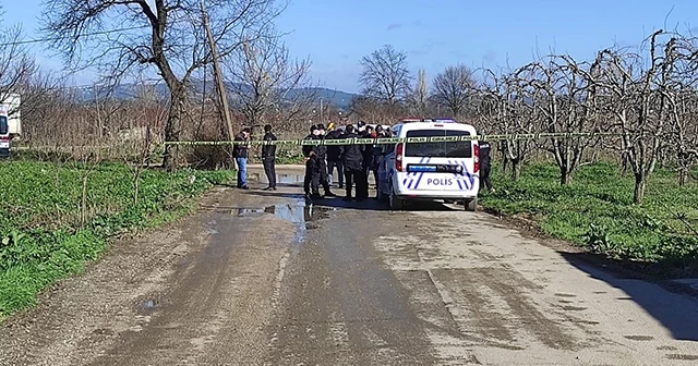 Yol kenarında erkek cesedi bulundu