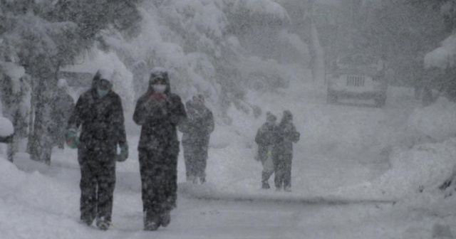 Yunanistan’da kar fırtınası: 3 ölü