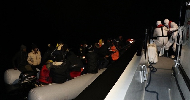 36 sığınmacı botları batmak üzereyken kurtarıldı