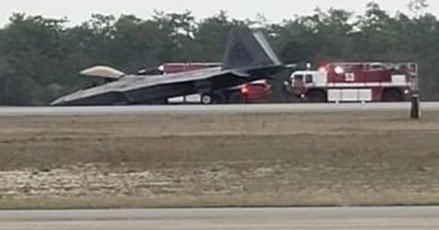 ABD'de F22 savaş uçağı burun üstü acil iniş yaptı