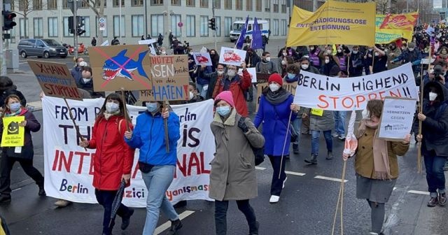 Almanya&#039;da artan konut kiraları protesto edildi