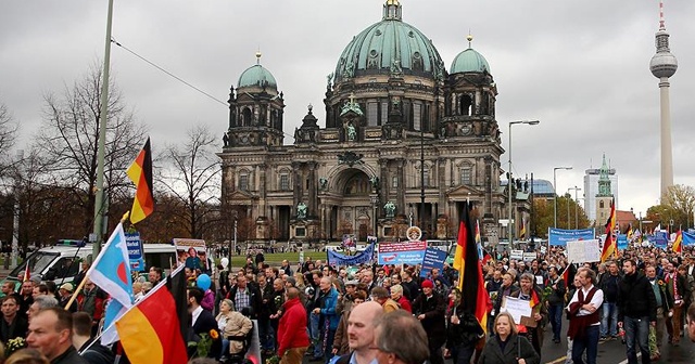 Almanya'da aşırı sağcı AfD partisinin tüm faaliyetleri izlenecek