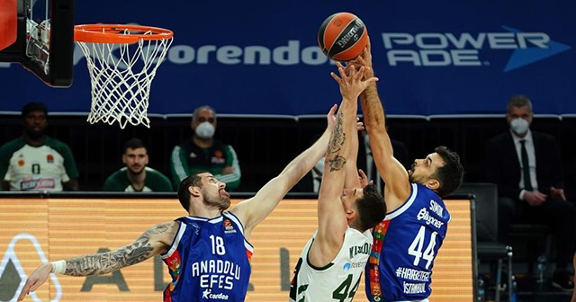 Anadolu Efes&#039;ten 20 sayı fark