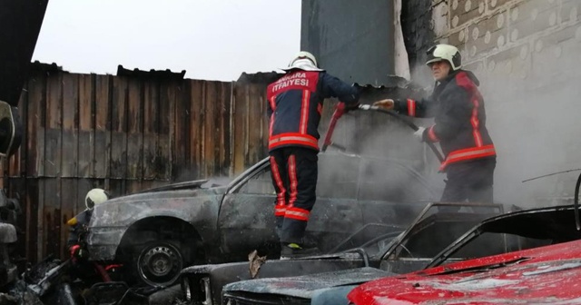 Ankara&#039;da hurdalık alanda yangın