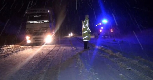 Antalya-Konya karayolunda kar kalınlığı 30 santime ulaştı