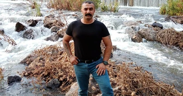 Arkadaşlarını bıçaklayan şahsı, döve döve öldürdüler