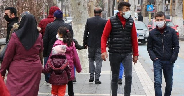 Aynı aileden 13 kişi korona virüse yakalandı