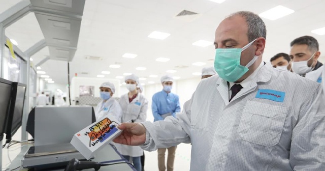 Bakan Varank, Xiaomi’nin Avcılar’daki akıllı telefon fabrikasını ziyaret etti
