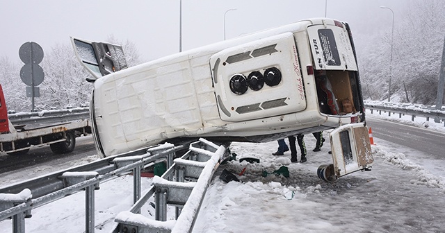 Bartın'da işçi servisi devrildi: 11 yaralı