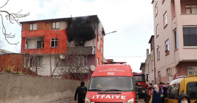 Benzinle sobayı yakmak istedi, evi küle döndü: 2 yaralı