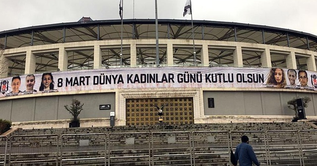 Beşiktaş&#039;tan Kadınlar Günü&#039;ne özel pankart