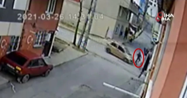 Bisiklet süren çocuğa araba çarptı