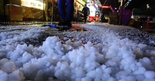 Dolunun vurduğu Tokat’ta caddeler beyaza büründü