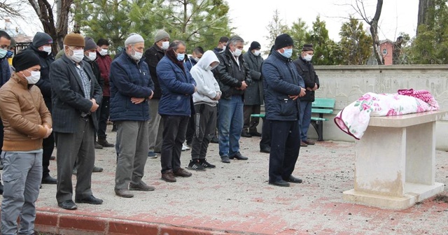 Duvarın altında kalan Ümmü Nigar toprağa verildi