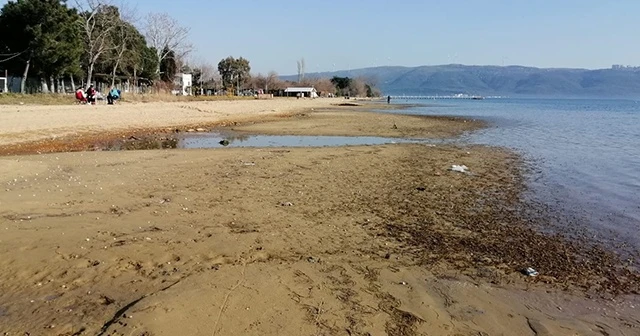 Erdek’te korkutan görüntü deniz çekildi