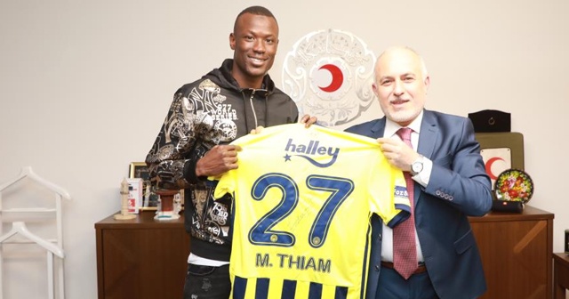 Fenerbahçeli golcü Mame Thiam’dan Kızılay’a işbirliği ziyareti