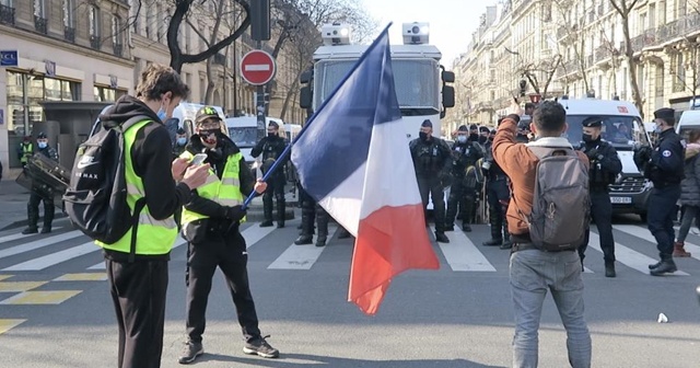 Fransa&#039;da ırkçılık ve polis şiddeti protesto edildi