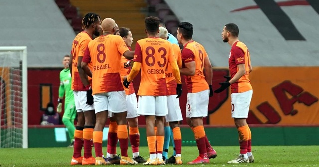 Galatasaray son 2 maçta 5 puan kaybetti