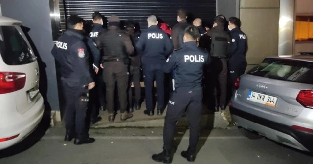 Eğlence mekanında koronavirüs partisine baskın