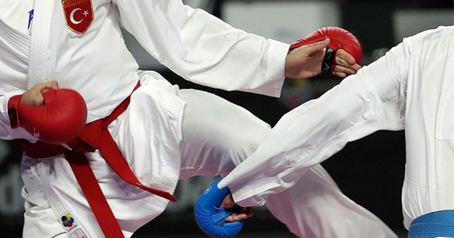 Gençlik ve Spor Bakanı Kasapoğlu, milli karatecileri tebrik etti