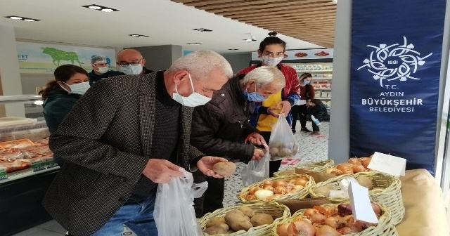 Halk Ege Et&#039;te kilosu 50 kuruşa satılan soğan ve patates büyük talep gördü