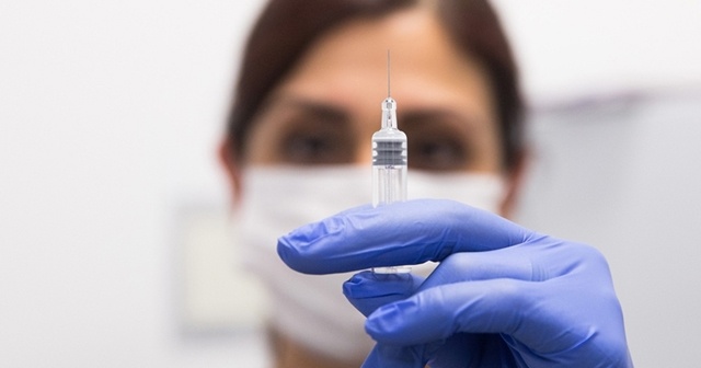 Hamileyken Kovid-19 aşısı olan anneler bebeklerine antikor aktarıyor