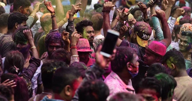 Holi festivali kanlı bitti: 41 ölü, 38 yaralı