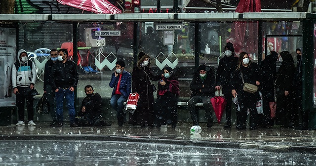 İstanbul&#039;da gök gürültülü sağanak