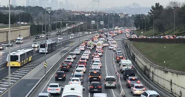 İstanbul&#039;da kısıtlama sonrası trafik yoğunluğu