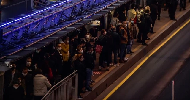 İstanbul'da toplu taşımada pes dedirten yoğunluk