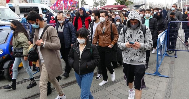 İstiklal Caddesi’nde yoğunluk, girişler kapatıldı