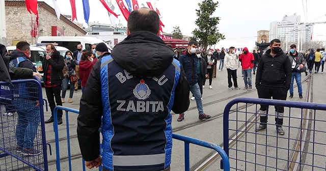 İstiklal Caddesi&#039;ne girişler kapatıldı