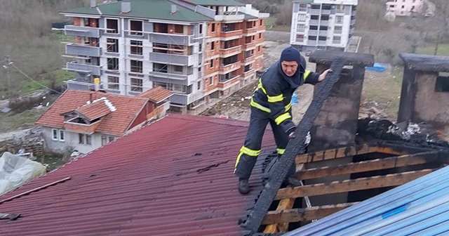 Kastamonu&#039;da çıkan çatı yangını büyümeden söndürüldü