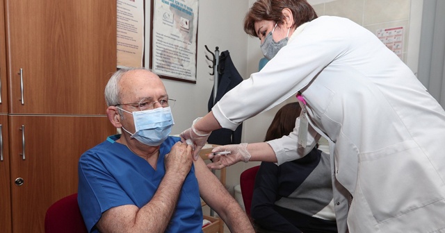 Kemal Kılıçdaroğlu ikinci doz aşısını oldu