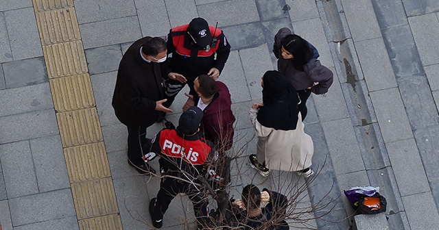 Kimlik soran polislerle tartıştılar