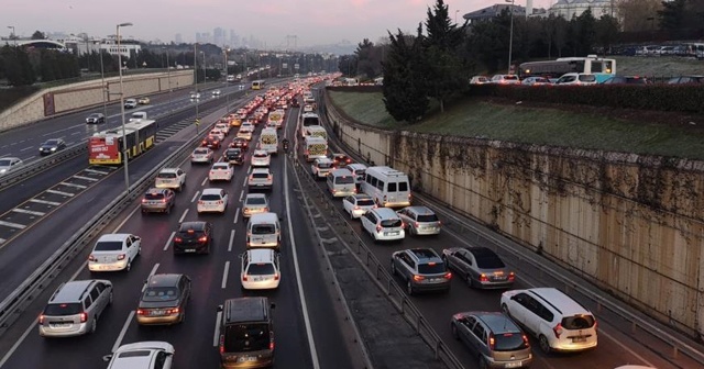 Kısıtlama sonrası İstanbul&#039;da trafik yoğunluğu