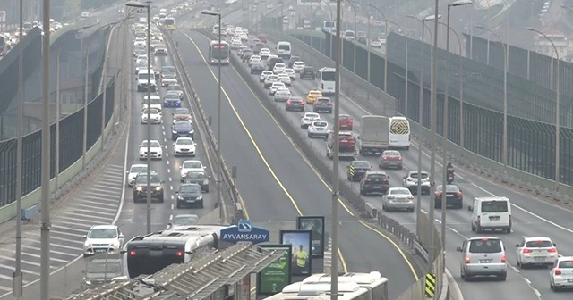 Kısıtlamasız ilk Cumartesi&#039;de trafik yoğunluğu arttı