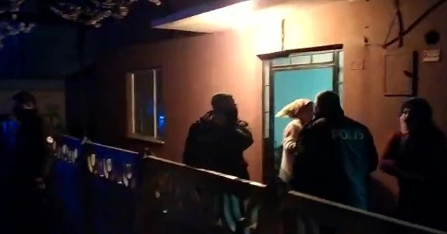 Kız kardeşini ve yeğenlerini darp etti