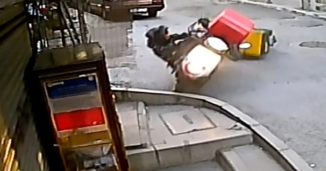 Kuryelerin feci kazası kamerada