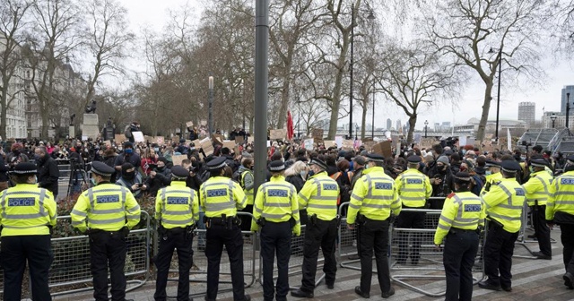Londra Polis Teşkilatı Şefi, istifa çağrılarını reddetti