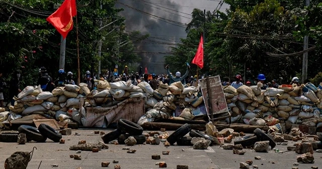 Myanmar'da bugünkü protestolarda ölenlerin sayısı 100'e yükseldi