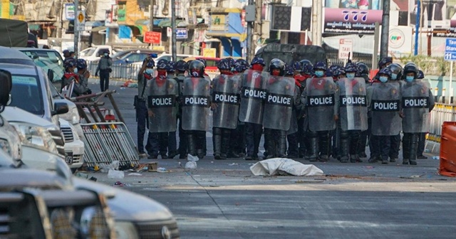 Myanmar&#039;da darbe karşıtı gösterilerde 6 kişi öldü