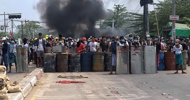 Myanmar'da siyasetçiler, halk ordusu kurmaya hazırlanıyor