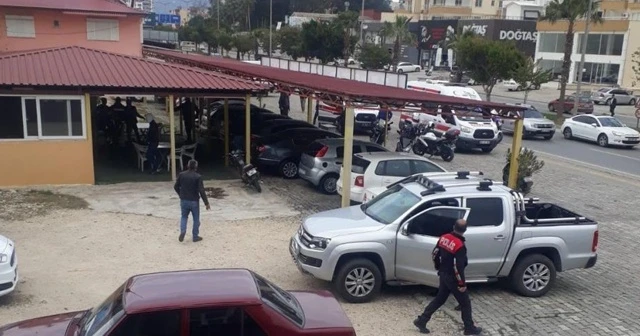 Oto galeriye silahlı saldırı: 1 ölü, 2 yaralı