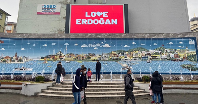 Pendik&#039;te &#039;Love Erdoğan&#039; görseli LED ekranlara yansıtıldı