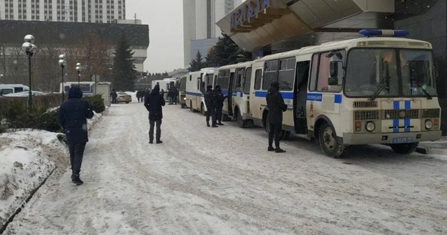 Rusya'da bağımsız milletvekili adaylarına polis baskını: 170 gözaltı